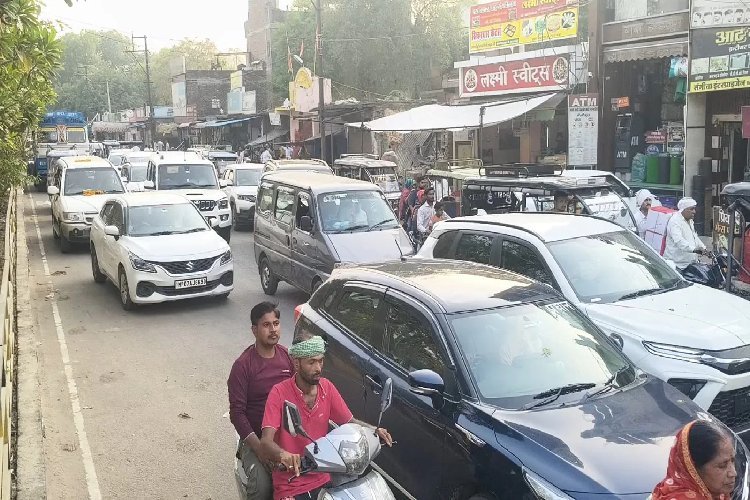 पीएम मोदी की ईंधन बचत अपील के बीच BJP नेता का 100 गाड़ियों वाला काफिला पड़ा भारी, पार्टी ने जिलाध्यक्ष पद से हटाया