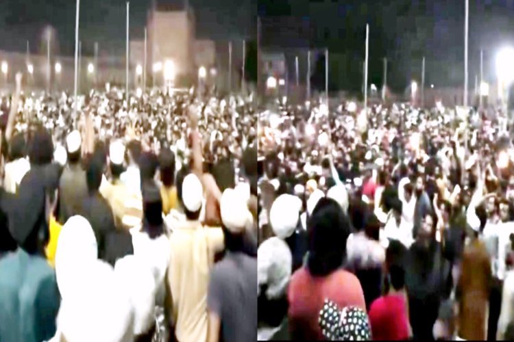 हिन्दू लड़की के साथ होटल में मिला मुस्लिम युवक, हिंदू संगठनों का हंगामा, विरोध में सड़कों पर उतरे हजारों मुस्लिम, 100 पर एफआईआर, 11 गिरफ्तार