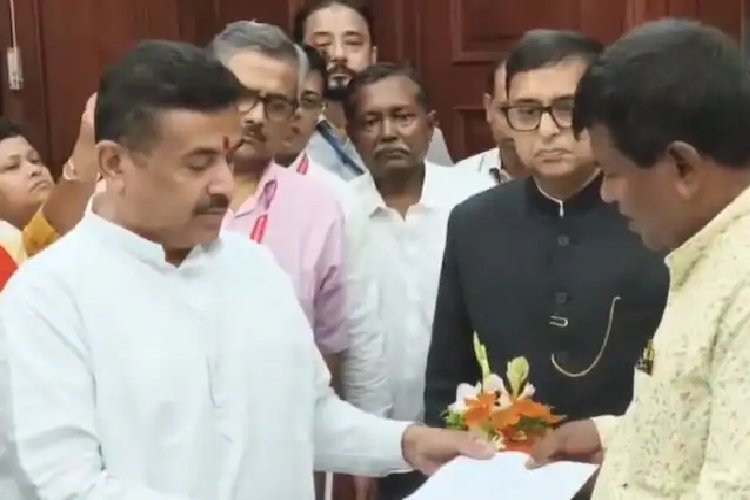 पश्चिम बंगाल के मुख्यमंत्री शुभेंदु अधिकारी ने नंदीग्राम से इस्तीफा दे दिया