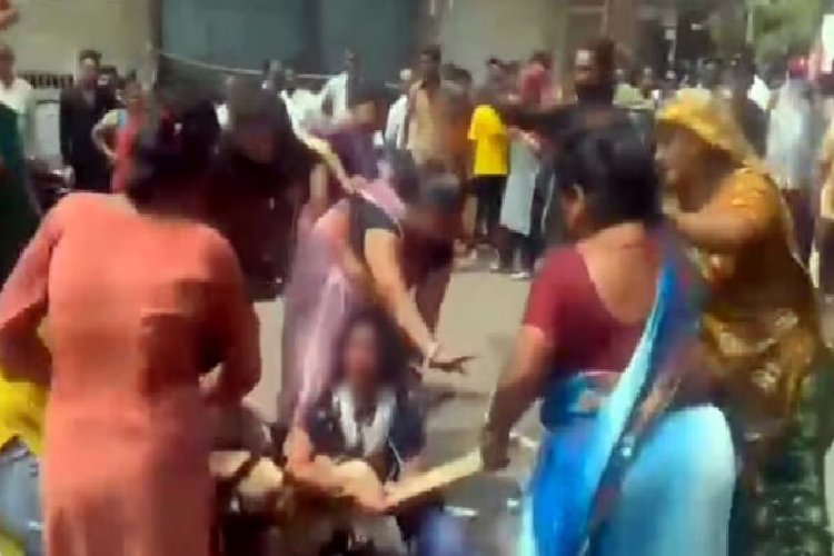 मंदिर में प्रवेश पर महिलाओं के बाल काटे गए, चप्पलों की माला पहनाई और अर्धनग्न कर 2 किलोमीटर तक परेड कराई