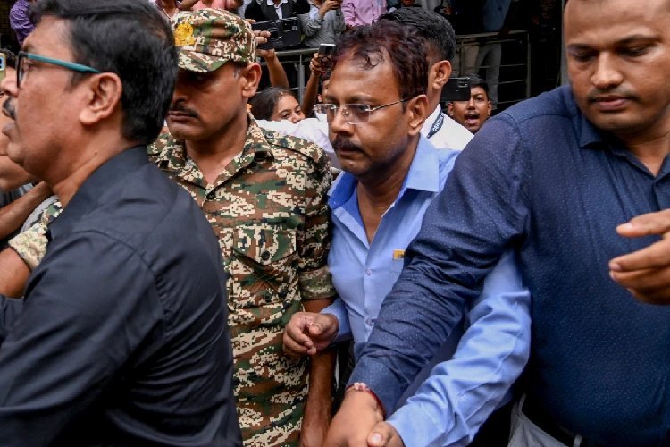 आरजी कर घोटाले में बड़ा खुलासा! पूर्व प्रिंसिपल संदीप घोष के खिलाफ अब चलेगा मुकदमा, शुभेंदु सरकार ने दी मंजूरी