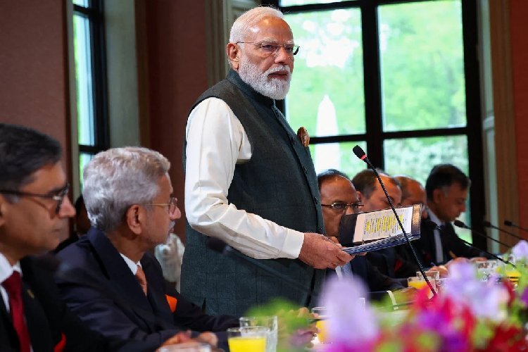 नॉर्वे के अखबार ने PM मोदी को सपेरे के रूप में दिखाया, सांप की जगह पेट्रोल पंप का हैंडल! भारत में आक्रोश