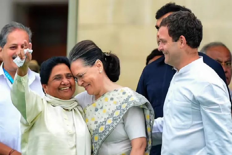 मायावती के दर से बैरंग लौटे कांग्रेस लीडर तो हाईकमान ने अपने ही नेताओं को थमाया नोटिस