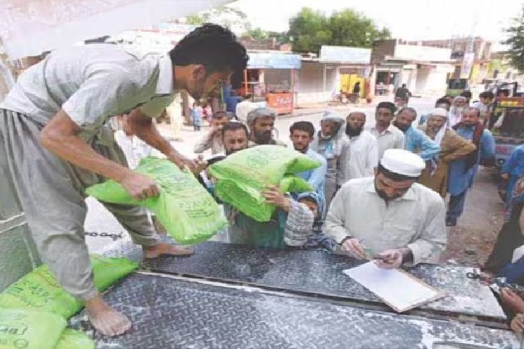 पाकिस्तान में आटे का भारी संकट! कई चक्कियां बंद, रोटी पर मंडराया खतरा