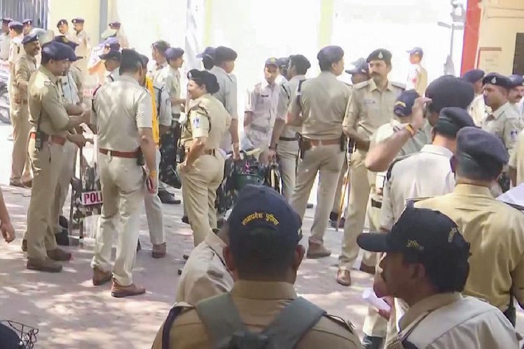 सुप्रीम कोर्ट पहुंचा भोजशाला विवाद, उधर जुमे की नमाज को देखते हुए सुरक्षा कड़ी 