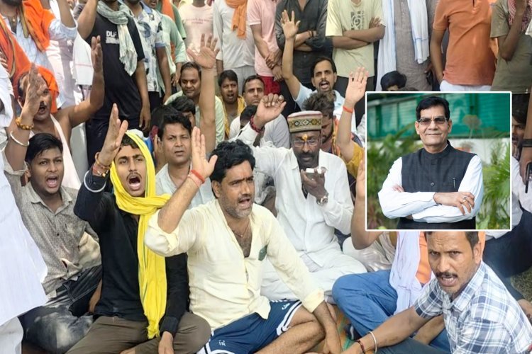 Chandauli News :  कैसे भाजपा नेता हो, लाइट नहीं दिला पा रहे हो...पत्नी की बात सुनकर गुस्से से लाल गए नेताजी ने पॉवर हाउस में जड़ा ताला