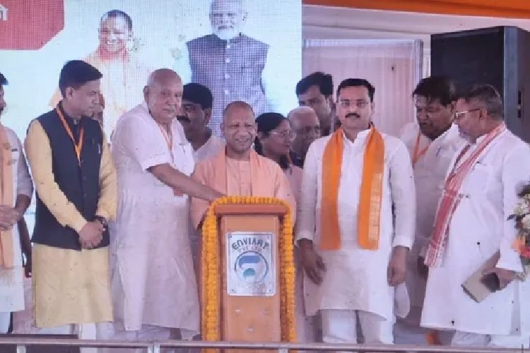 ₹655 करोड़ की 19 विकास परियोजनाओं का देवरिया में लोकार्पण, बोले सीएम योगी - हम समस्याएं नहीं, समाधान देते हैं