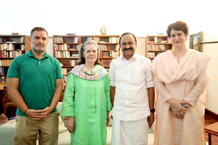 सोनिया, राहुल और प्रियंका के माथे पर लगा लाल तिलक! फोटो वायरल