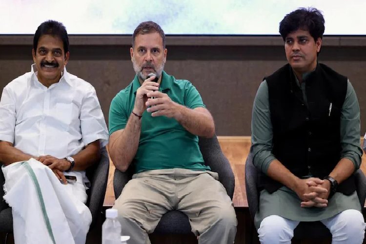 कांग्रेस की बैठक में राहुल गांधी का बड़ा बयान, देश की राजनीति बदलने की कही बात