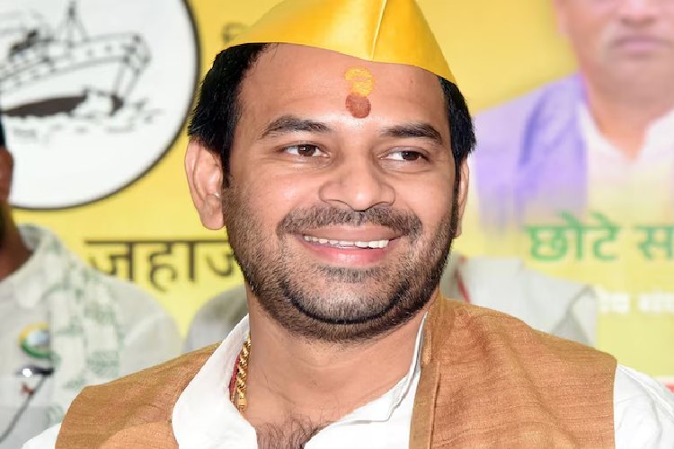 तेज प्रताप यादव ने अखिलेश को दिया बड़ा झटका, बोले- योगी तीसरी बार बनाएंगे सरकार