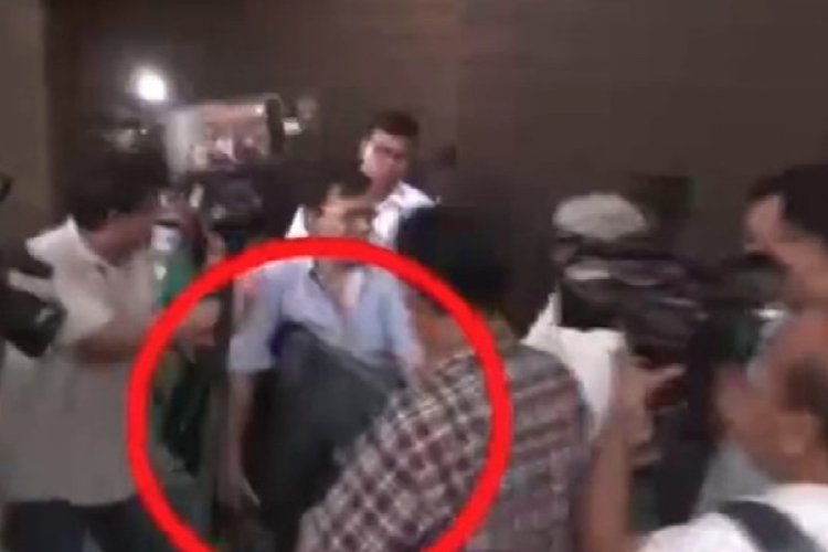 अभिषेक बनर्जी के घर छापेमारी समाप्त, LED स्क्रीन लेकर निकली पुलिस की टीम