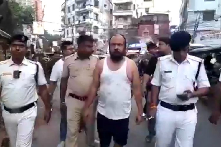 बड़ा भाई के नाम से जाना जाता था TMC का गुंडा शमीम अहमद, पुलिस ने बनियान में गिरफ्तार कर निकाली परेड, बमबाजी और वसूली का आरोप