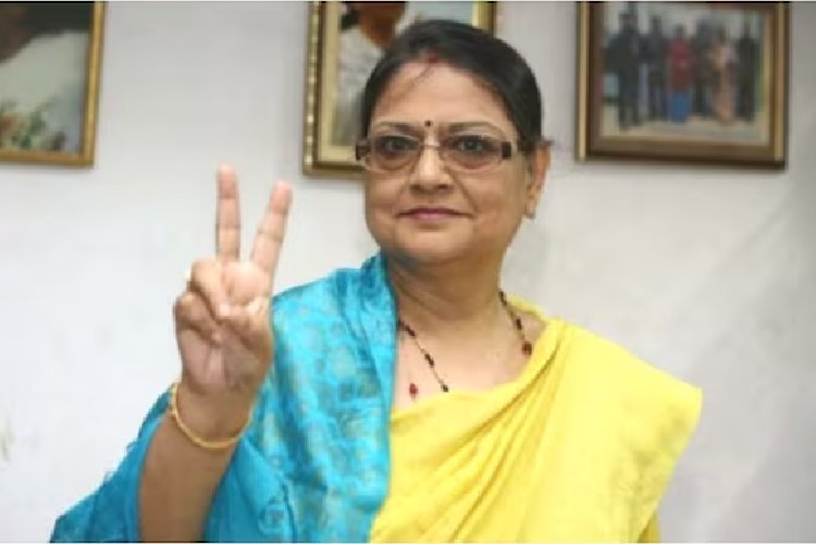 TMC से इस्तीफा देने के एक दिन बाद बंगाल सीएम की बैठक में हिस्सा लेने पहुंची काकोली दस्तिदार, पार्टी बदलने की अटकलें तेज