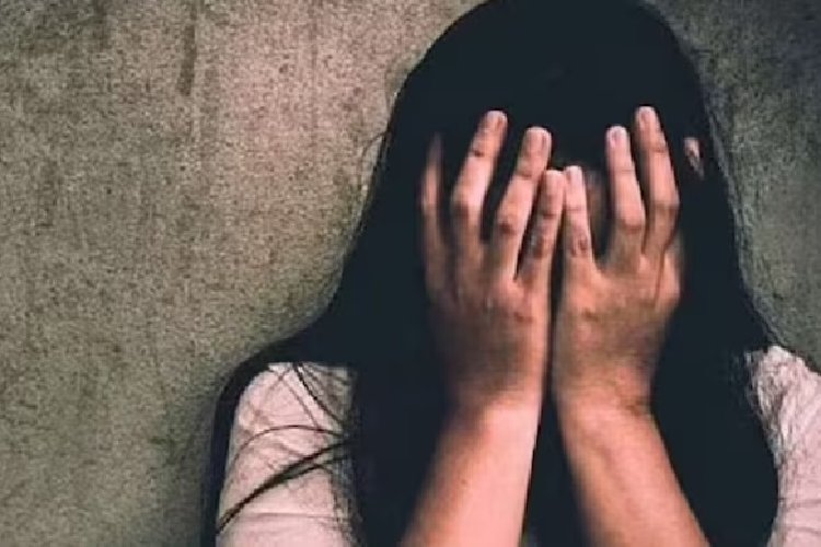 गुजरात में पति ने पसंद न करने पर पत्नी को मात्र 50 हजार में बेच दिया, खरीददारों ने किया गैंगरेप