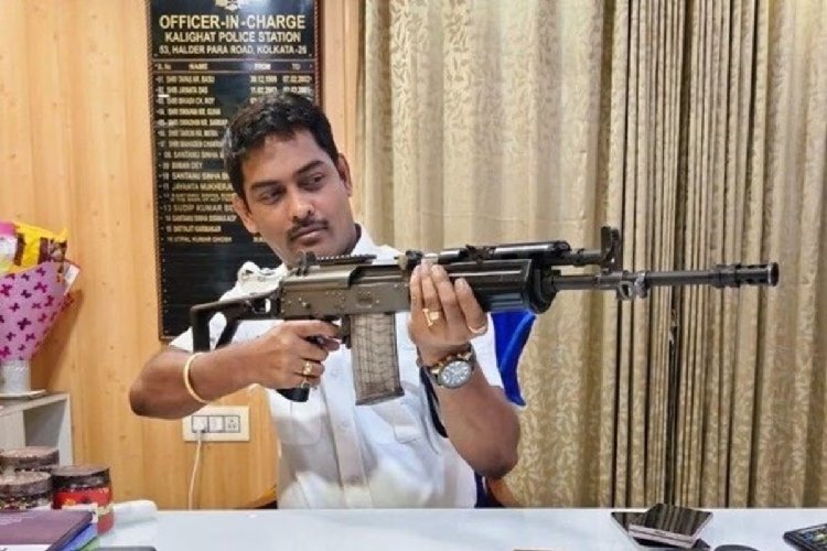 बंदूक थामकर 'नई जिम्मेदारी के लिए तैयार' पोस्ट करने पर सस्पेंड, अब शुभेंदु सरकार में मिली बड़ी पोस्टिंग!