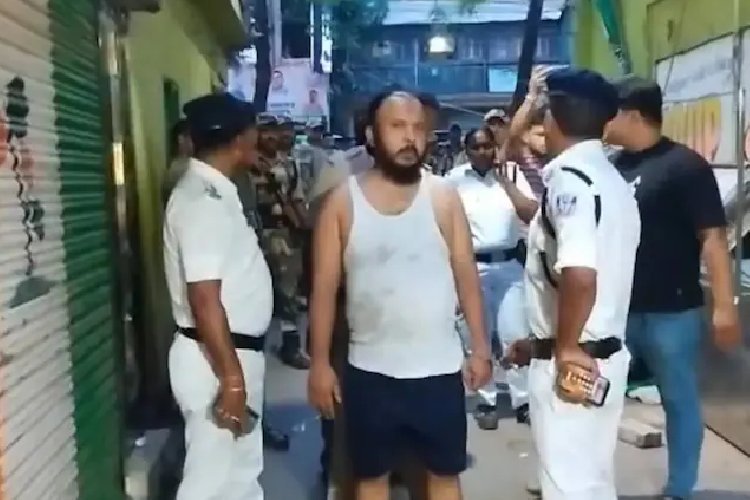 हावड़ा में पुलिस का सख्त एक्शन: एक और कुख्यात अपराधी का बनियान-अंडरवियर में सड़कों पर परेड