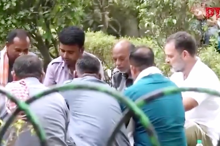 ऑटो ड्राइवर बने राहुल गांधी... ऑटो ड्राइवरों से राहुल गांधी ने की मुलाकात, यूनिफॉर्म पहनी और साथ खाया भोजन