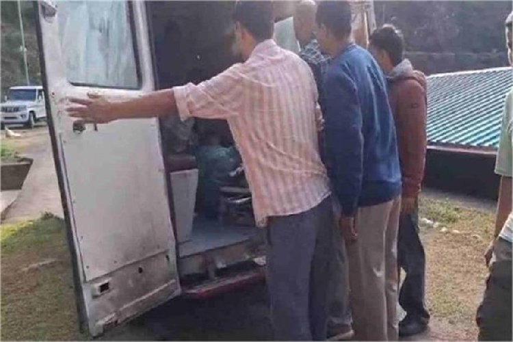 देहरादून से शव ले जा रहे परिजनों पर चमोली में भीषण हादसा, 3 की मौके पर मौत