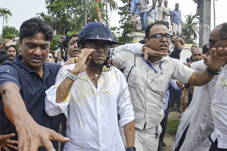 ''बीजेपी मुझे मारना चाहती थी..'' भीड़ के हमले में अभिषेक बनर्जी का बयान