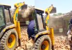 तालाब की जमीन पर 70 साल पहले बनी थी मस्जिद, योगी के बुलडोजर ने किया जमींदोज