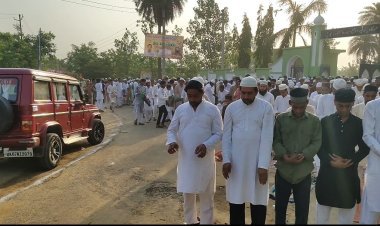 बकरीद पर यूपी में सड़क पर नमाज अदा करना पड़ा भारी, 40 के खिलाफ मुकदमा दर्ज