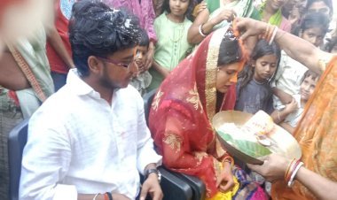 बिहार में दो सहेलियों ने रचाई शादी, एक बनी दुल्हन तो दूसरी दूल्हा! वीडियो वायरल