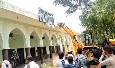 सूर्या हत्याकांड के बाद शुरू हुआ बुलडोजर एक्शन, मदरसा हुआ जमींदोज, मौलाना को सामान निकालने का नहीं मिला मौका