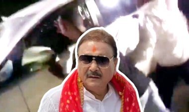 TMC विधायक मदन मित्रा पर भड़का गुस्सा, पैदल भागे विधायक, कार पर फेंके अंडे व ईंट