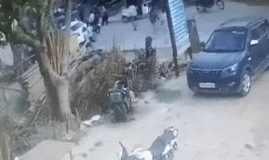 प्रेमिका संग कार में बैठा पति, बीवी बोनट पर चढ़ गई; पति ने दौड़ाई गाड़ी, फिर हुई जमकर पिटाई!