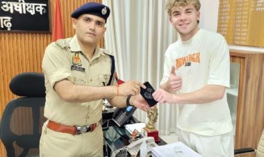 अहमदाबाद में चोरी हुआ था मोबाइल, अलीगढ़ पुलिस ने बरामद कर लौटाया, ऑस्ट्रेलियाई इन्फ्लुएंसर हुआ योगी की पुलिस का मुरीद 