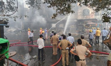 रोहतक में भीषण आग! डी-पार्क मार्केट में 10 से ज्यादा दुकानें जलकर राख, 3 लोगों की मौत