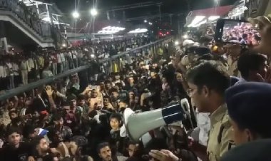 बिहार पुलिस भर्ती परीक्षा में बवाल! पाटलिपुत्र स्टेशन पर अभ्यर्थियों ने रोकी ट्रेनें, पुलिस ने की हवाई फायरिंग