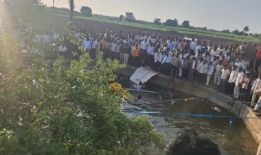 महाराष्ट्र में तीर्थयात्रियों की बस खाई में गिरी, 8 की मौत, 7 घायल