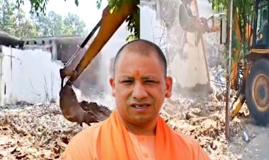 सड़क से हटाई गई 200 साल पुरानी मजार, योगी के बुलडोजर ने किया ध्वस्त, कांवर यात्रा के दौरान संभावित जाम को लेकर फैसला