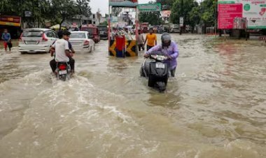यूपी में तूफान का रेड अलर्ट! 90 kmph की रफ्तार से चलेगी आंधी, इन 15 जिलों में IMD का सबसे खतरनाक सिग्नल