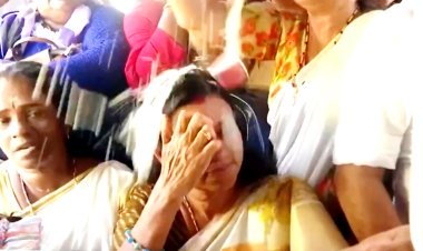 मंत्री जी के ऊपर गिरी गर्म खीर, गुस्से से हुई लाल, मुफ्त बस यात्रा कार्यक्रम में हुआ कांड
