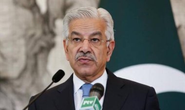 पाकिस्तानी रक्षा मंत्री का सिंधु जल समझौते पर विवादित बयान, भारत के खिलाफ युद्ध छेड़ने की बात कही।