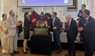 प्राचीन भारत का गौरव: UK के प्रतिष्ठित सर्जरी कॉलेज में लगी महर्षि सुश्रुत की भव्य मूर्ति!