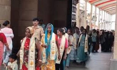 डीआईजी वैभव कृष्ण ने 40 आदिवासी महिलाओं का बनारस घूमने का सपना किया साकार