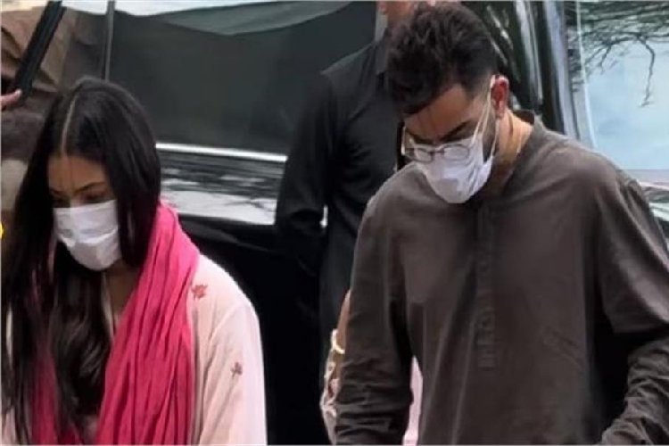 IPL ट्रॉफी जीतने के बाद पत्नी अनुष्का के साथ एक बार फिर प्रेमानंद महाराज के पहुंचे आश्रम विराट कोहली