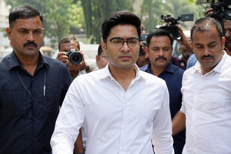 बंगाल में सियासी भूचाल! बगावत के बीच अभिषेक बनर्जी की पुरानी फाइल फिर खुली, ED ने भेजी शिक्षक घोटाले में नोटिस
