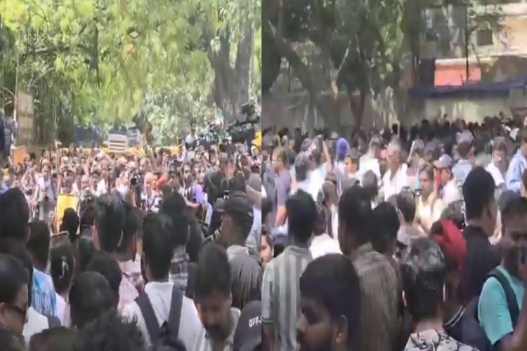 Cockroach Janta Party Protest : धर्मेंद्र प्रधान इस्तीफा दो... जंतर-मंतर पर कॉकरोच जनता पार्टी का शक्ति प्रदर्शन