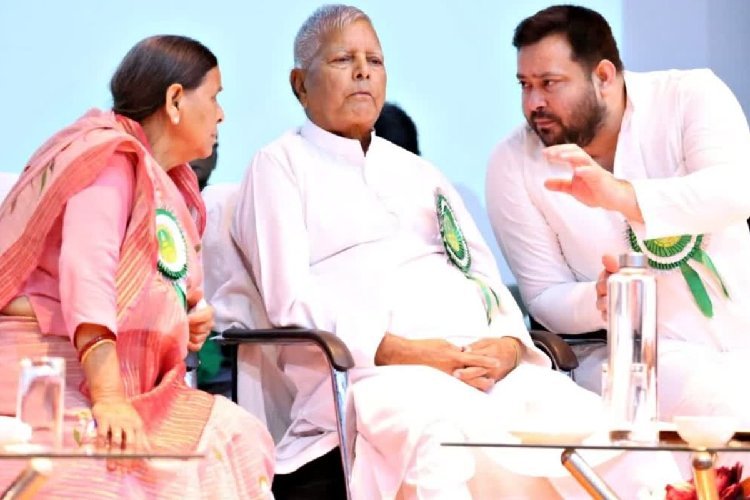 सुरक्षा कटौती पर लालू परिवार का तीखा पलटवार! राबड़ी-लालू ने सिक्योरिटी लौटाई, तेजस्वी ने भी Y+ सुरक्षा ठुकराई; RJD भड़का, सियासत गर्म!