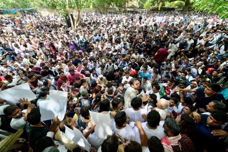 CJP Protest : सरकार पोस्ट हटा सकती है, मिटा नहीं सकती है... कॉकरोच जनता पार्टी के प्रदर्शन में भयंकर भीड़, हिरासत में लिए गए कुछ प्रदर्शनकारी