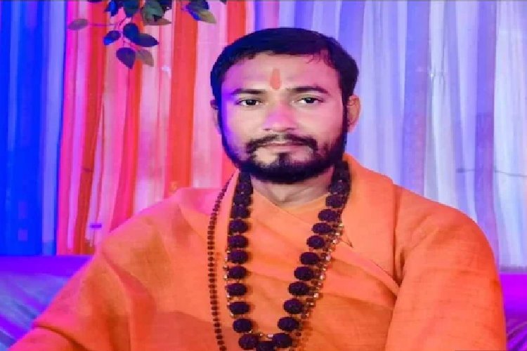 1100 साल पुराने मठ में खौनाक हत्या! सोते महंत को चाकू से गोदा, गर्दन-पीठ पर ताबड़तोड़ वार, इलाज के दौरान मौत