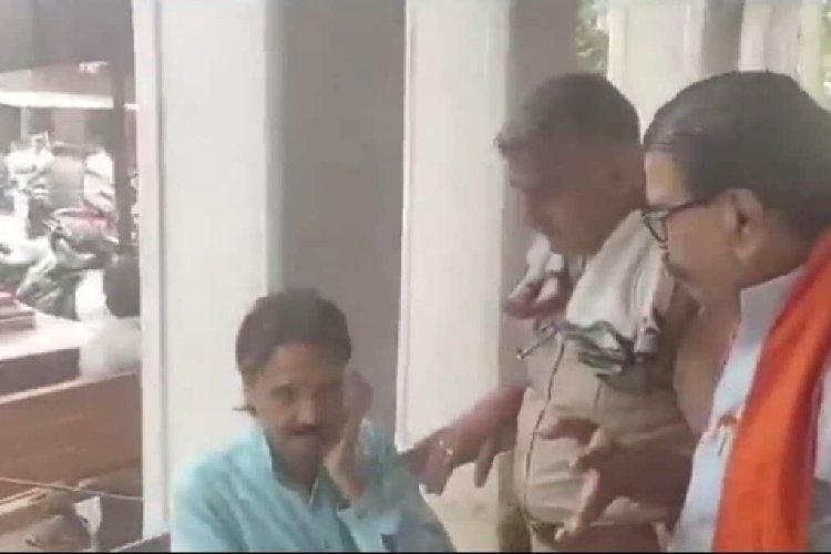 कोर्ट परिसर में पुलिस घेरे में पूर्व BJP MLA ने धर्मांतरण आरोपी पादरी को जड़ा थप्पड़