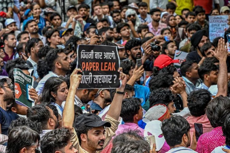 जंतर-मंतर प्रदर्शन के बीच 'कॉकरोच जनता पार्टी' पर FIR! राष्ट्र-विरोधी गतिविधियों और विदेशी फंडिंग का आरोप
