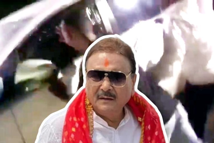 TMC विधायक मदन मित्रा पर भड़का गुस्सा, पैदल भागे विधायक, कार पर फेंके अंडे व ईंट
