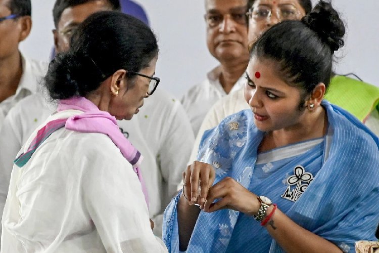 ''काबा-मदीना'' गाने वाली सायोनी घोष भी छोड़ेंगी ''दीदी'' का साथ, बागी गुट में शामिल, TMC में भारी बवाल!