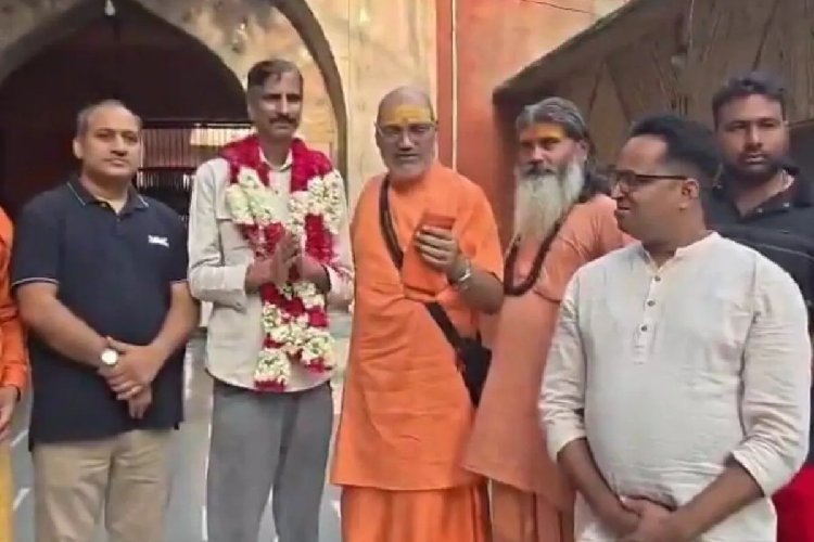 जेल से बाहर आते ही सलीम वास्तिक पहुंचा डासना मंदिर, यति नरसिंहानंद ने किया जोरदार स्वागत